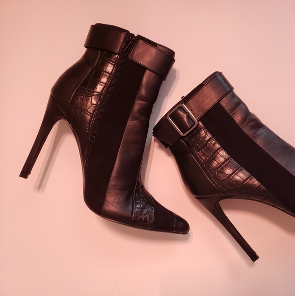 Moc Croc "Suede" embossed Hi Heel Booties - Picture 7 of 7